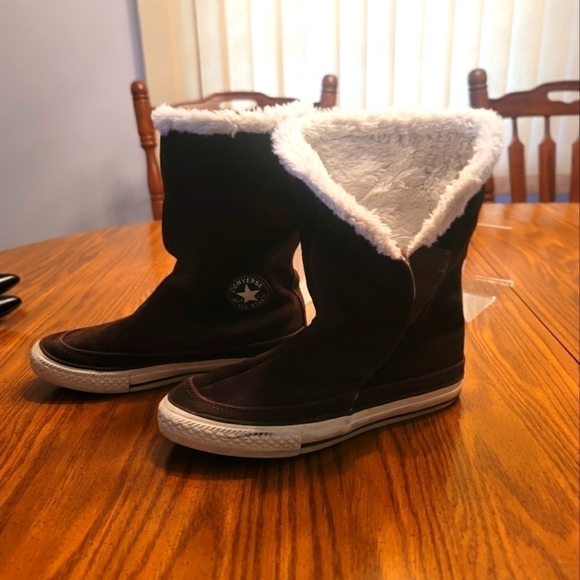 Converse Andover white fur lined boots. - Picture 2 of 8